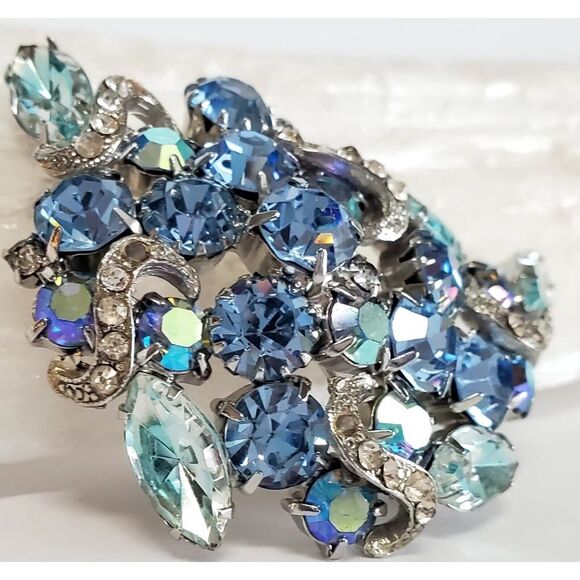 VTG Aurora Borealis Brooch Pin Powder Blue Rhinestones & Crystals Glowing Silver - Picture 7 of 16